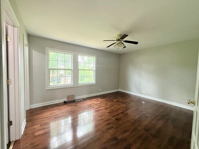 Building Photo - 229 Juniper Ln