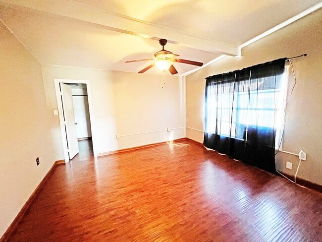 Building Photo - 1102 W Brown St