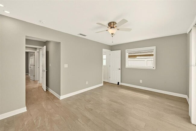 Building Photo - 5434 Oakhurst Dr