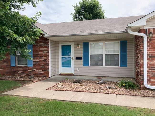 Building Photo - Nice Claremore 3/2/2 Home in Greenbrier Ad...