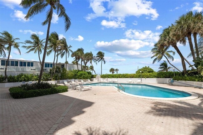 Building Photo - 5415 Collins Ave