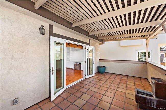 Building Photo - 517 Poppy Avenue, Newport Beach, CA 92625 ...