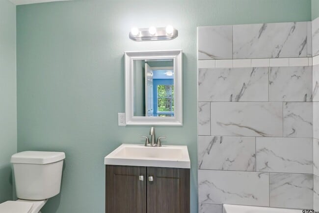 Building Photo - 1333 Montgomery Gardens