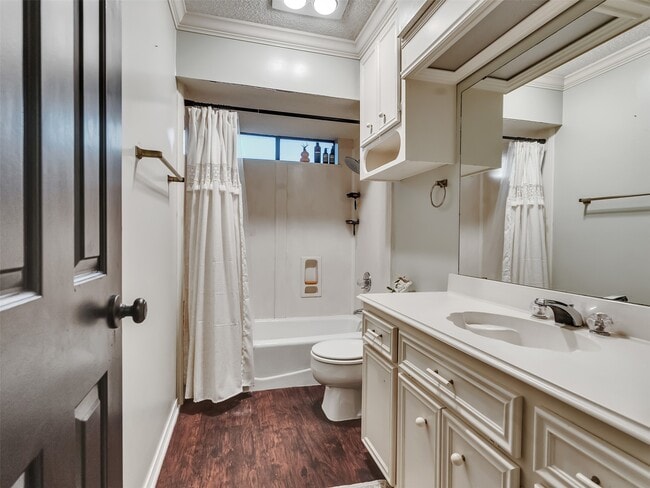 Building Photo - 702 Olde Oaks Dr