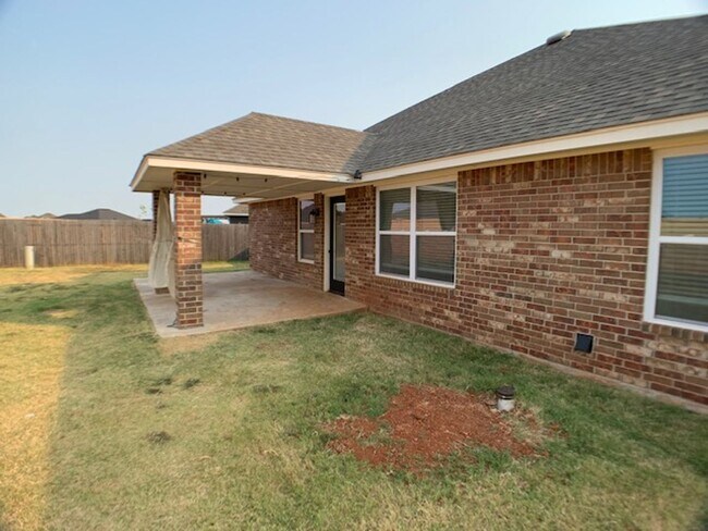 Building Photo - Edmond 3 bed Deer Creek