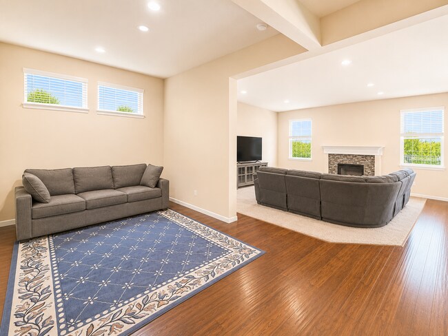 Building Photo - Large 4 Bedroom Home with EV Charger and Solar in Bethany Area