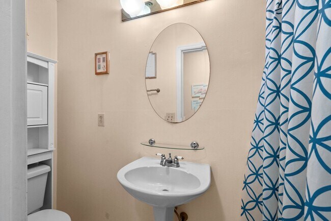 Building Photo - First Floor Seasonal Rental Available December 1, 2025-June 30, 2026-Golf Colony 40S