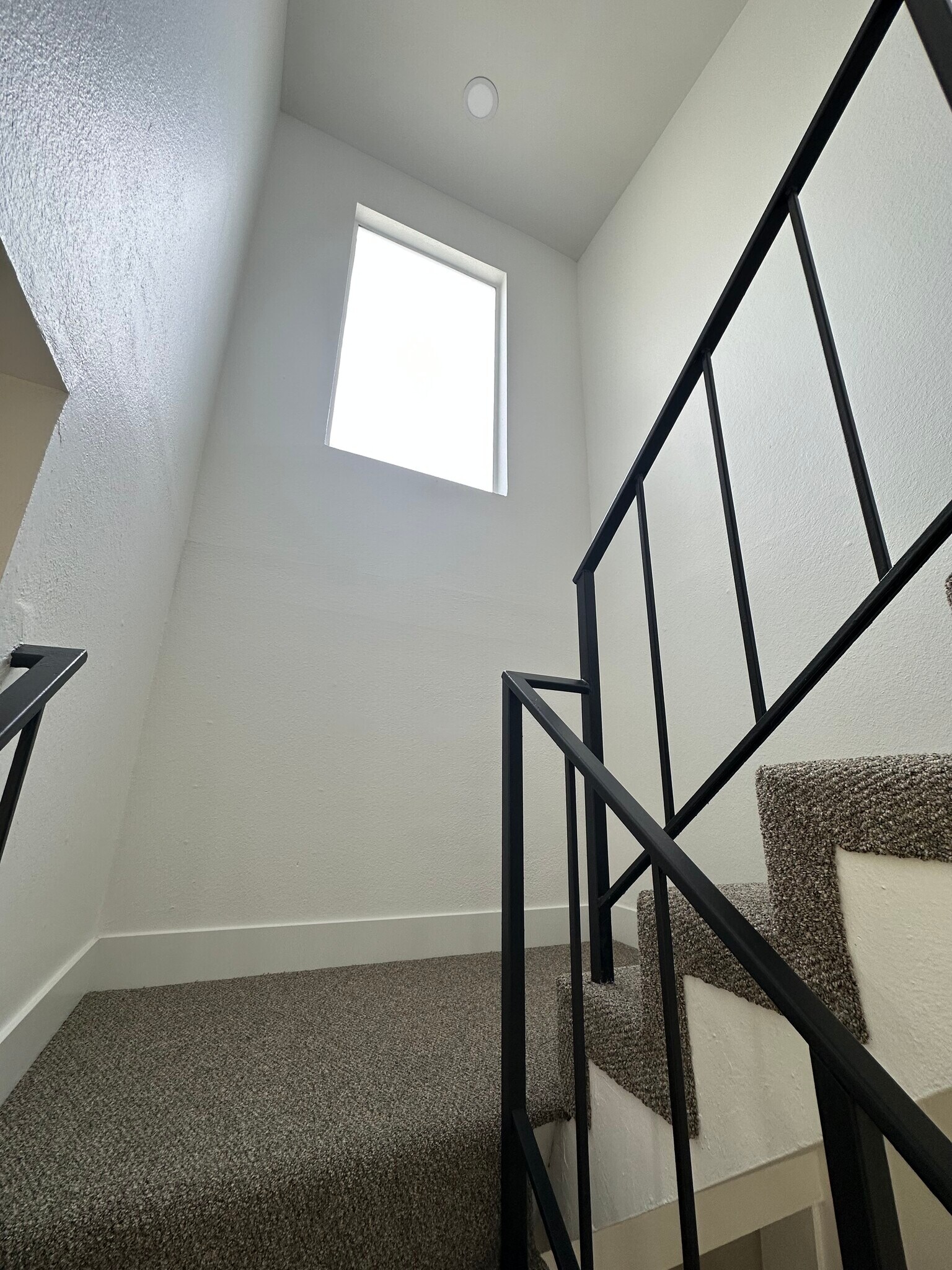Building Photo - 11538 Riverside Dr