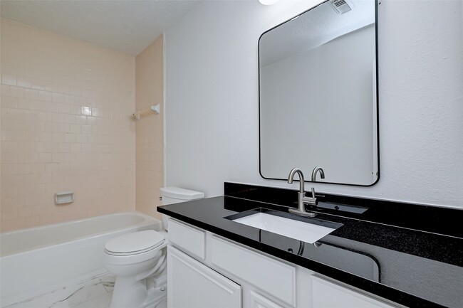 Building Photo - 16015 Surrey Woods Dr