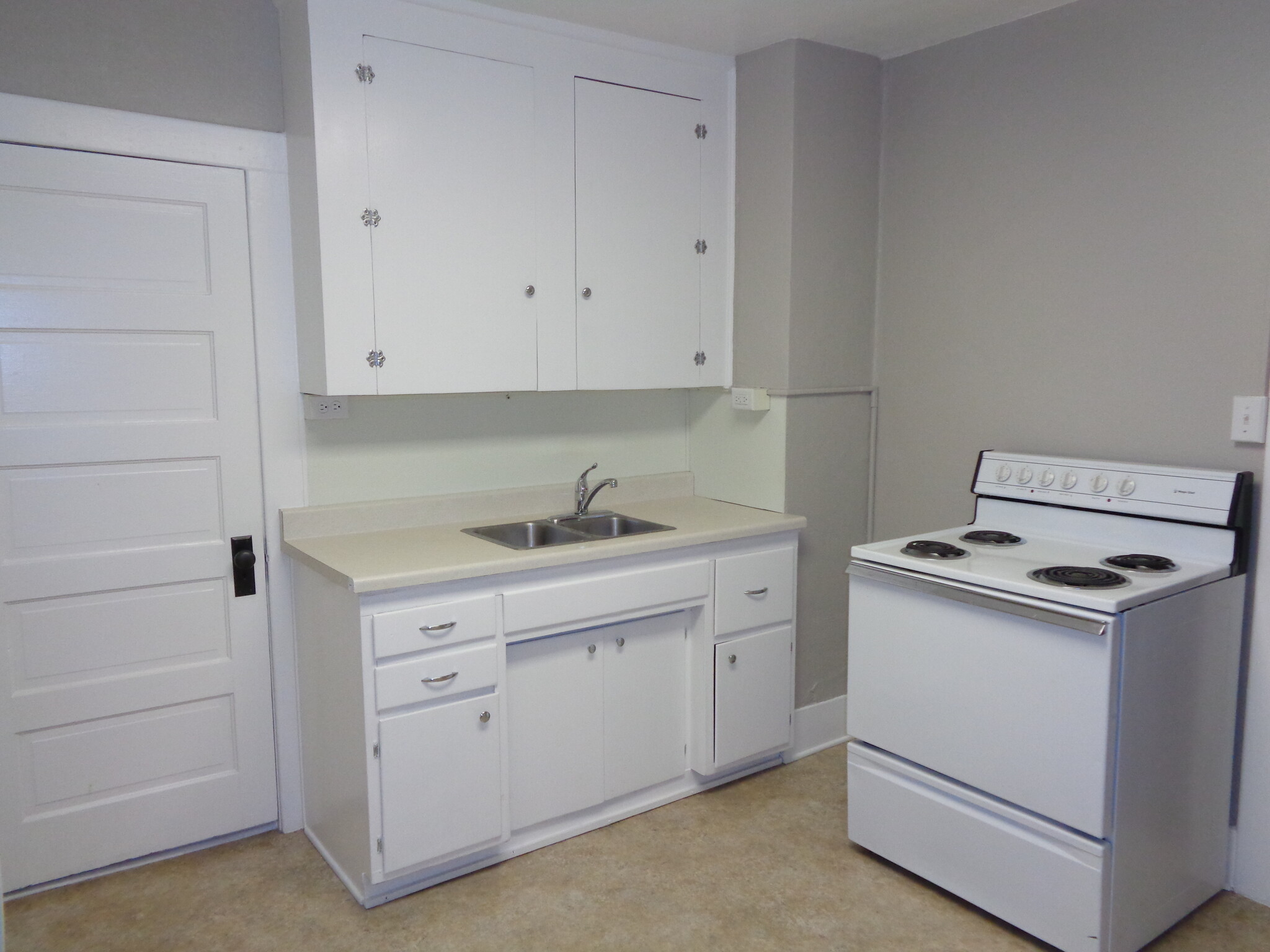 Building Photo - 214 3rd St W