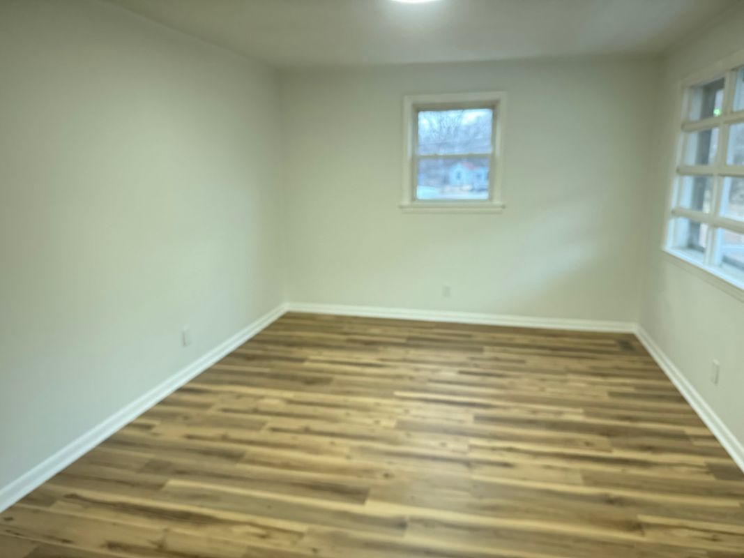 Building Photo - 261 oak circle