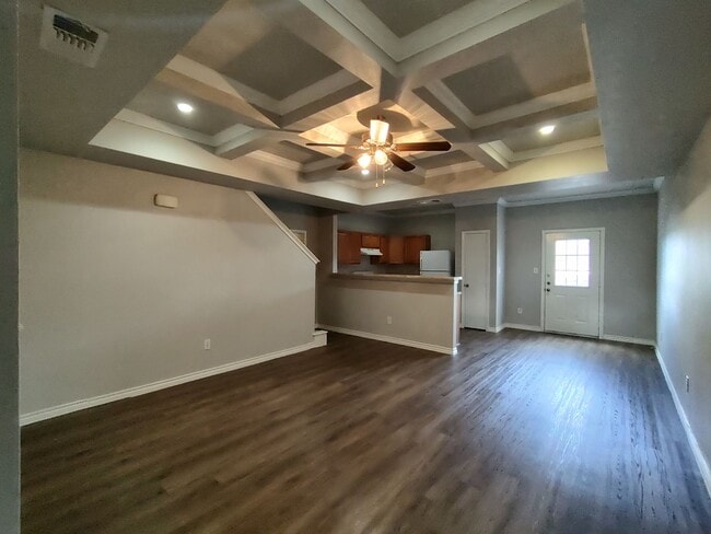 Building Photo - Townhouse with Attached Garage and Backyard