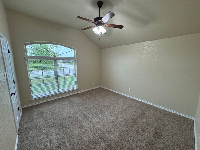 Building Photo - 5907 Verde Dr