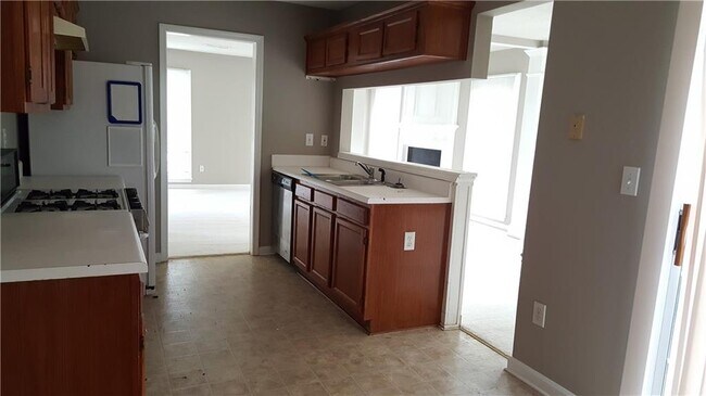 Building Photo - 2595 Binghampton Ln