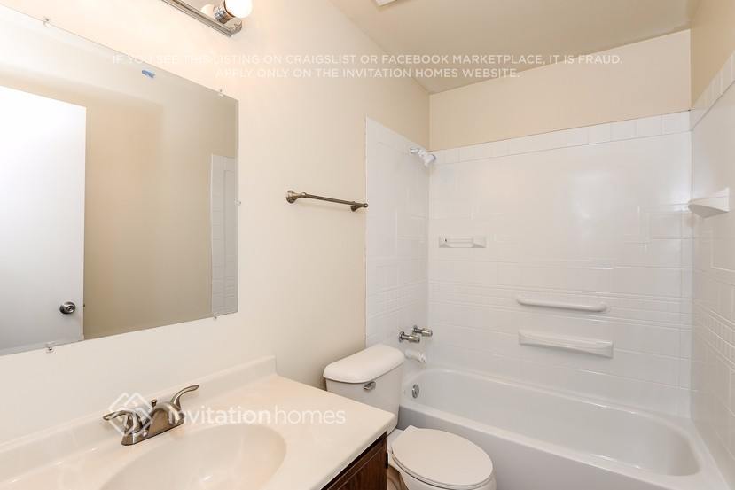 Building Photo - 919 Surrey Ct