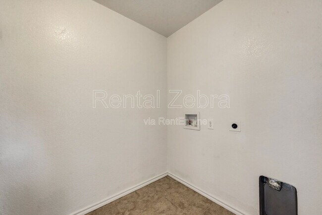 Building Photo - 1309 Hazelnut Dr