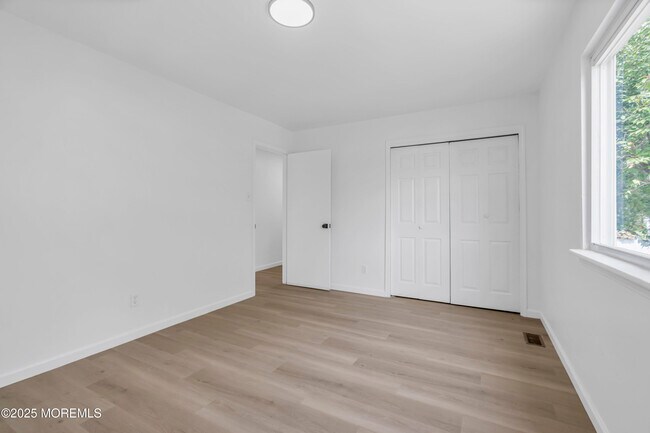 Building Photo - 944 Yellowbank Rd