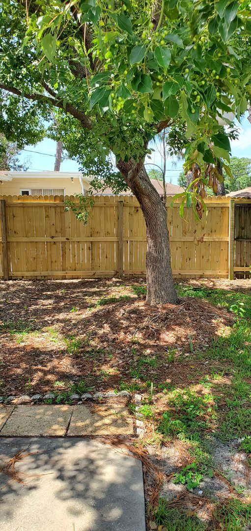 Building Photo - QUIET AND WELL MAINTAINED NEIGHBORHOOD