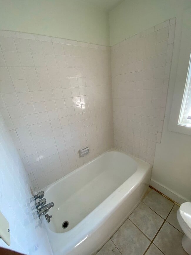 Building Photo - 804 St James Cir