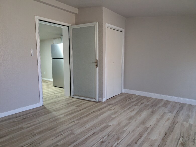 Building Photo - 537 S Hunter St