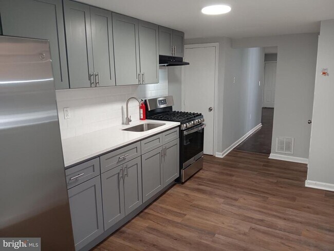 Building Photo - 1020 Potter St