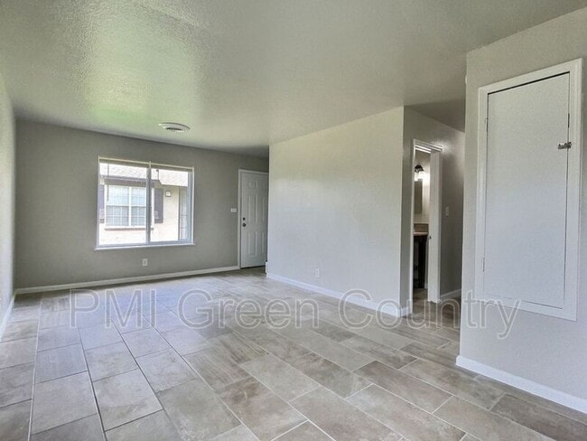 Building Photo - 6120 S Madison Pl
