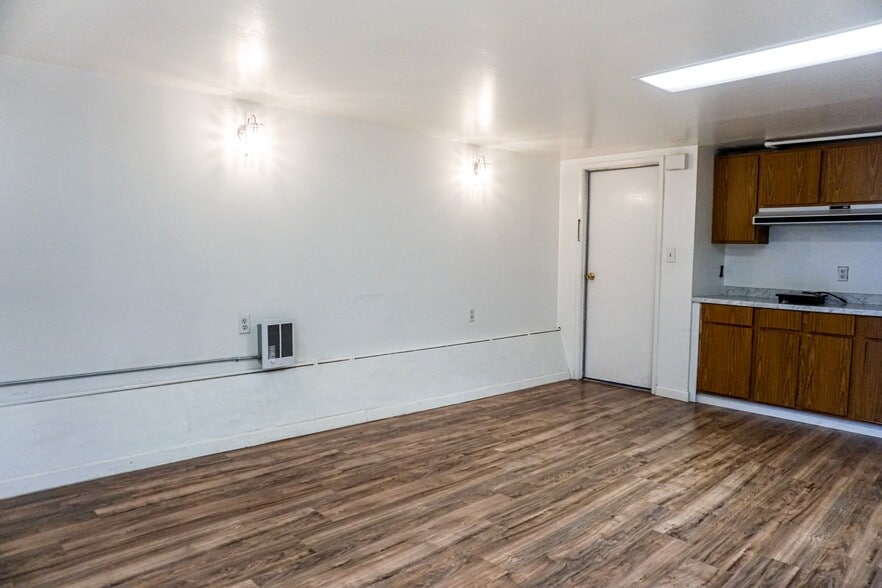 Spacious livingroom - 38 San Gabriel Ave