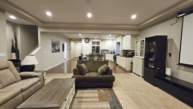 Building Photo - Spacious 4 Bedroom House in Green Valley R...