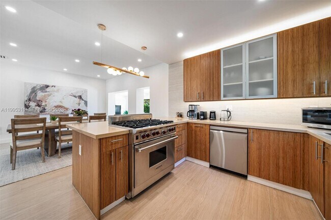 Building Photo - 696 NE 67th St