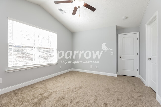 Building Photo - 263 Green Hills Dr