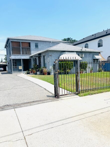 Building Photo - 5754 Vineland Ave