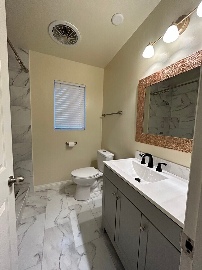 Building Photo - 642 Lemar Park Dr