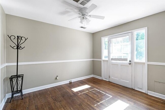 Building Photo - 1517 Gaylor Cir SE