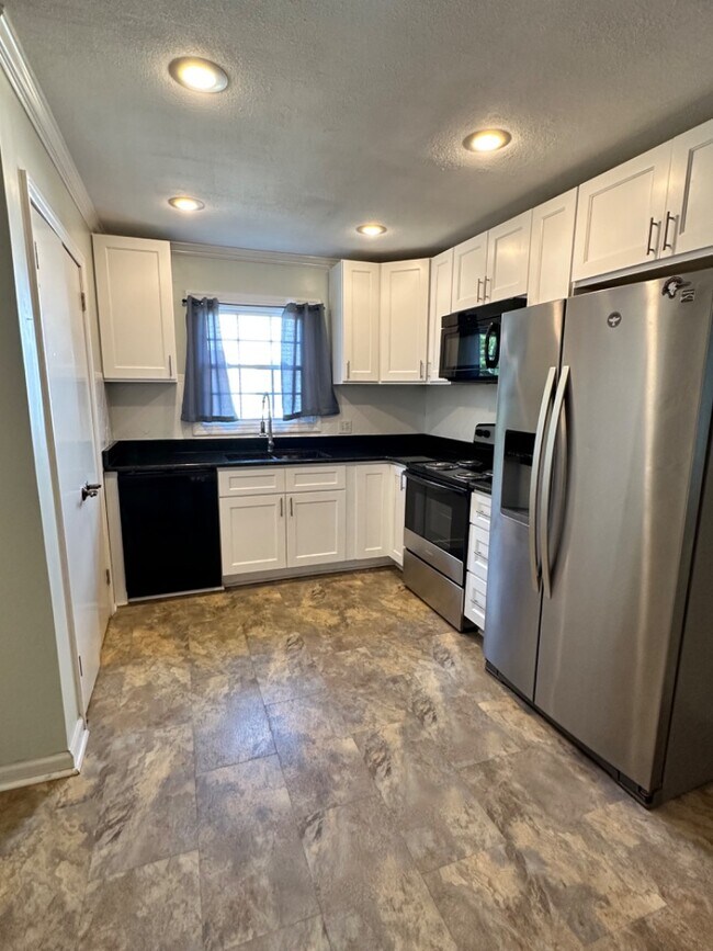 Building Photo - 4018 Dellwood Dr