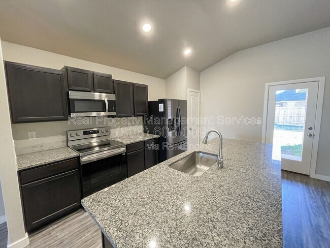 Building Photo - 3410 Bryan Ave