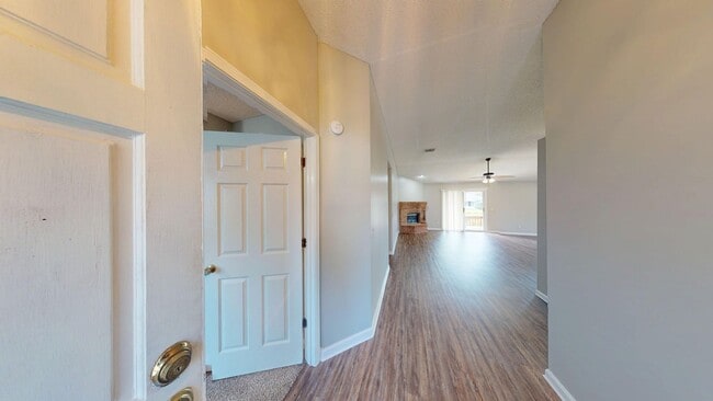 Building Photo - 3Bed/ 2Bath Home - Available Now!