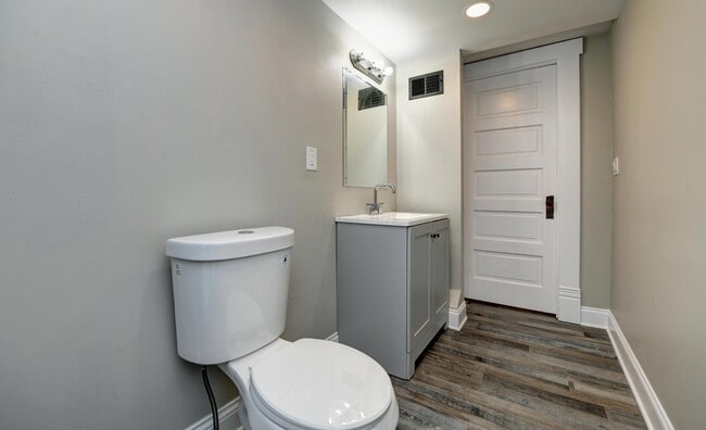 Building Photo - 1050 Oak St