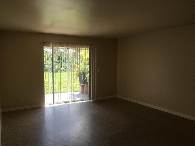 Primary Photo - Duplex 3/2 w/ Garage