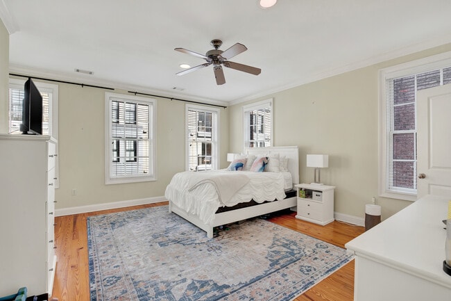 Building Photo - 407 E Hull St