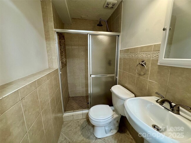 Building Photo - 707 Regency Dr