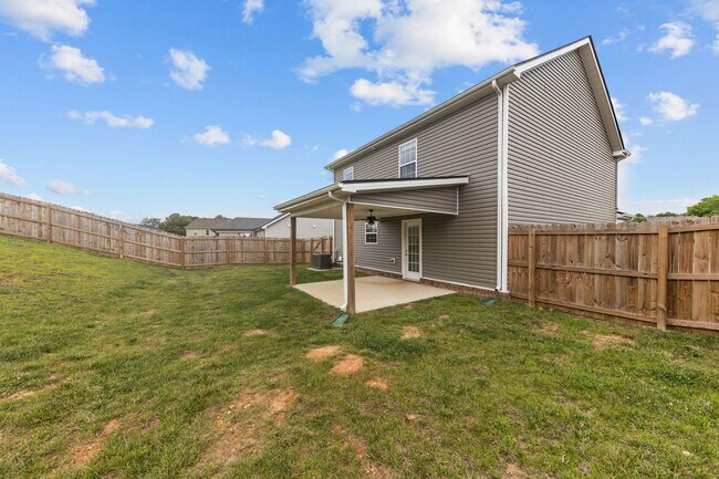 Building Photo - Beautiful Home! Coming Soon!
