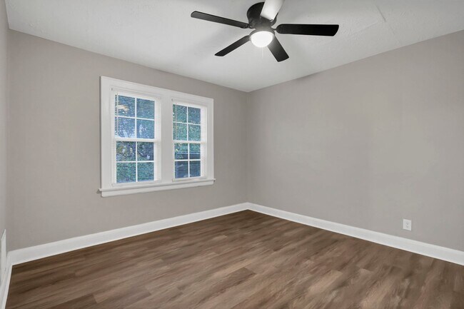 Building Photo - 1038-1040 Forest St