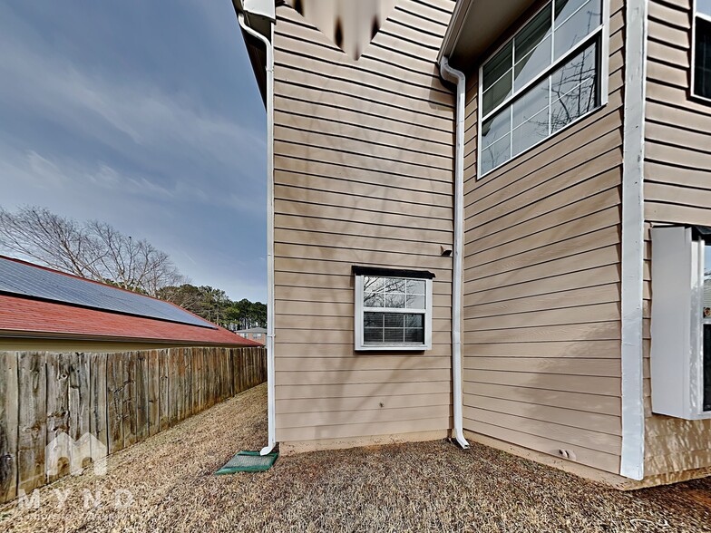 Building Photo - 2395 Raven Cir