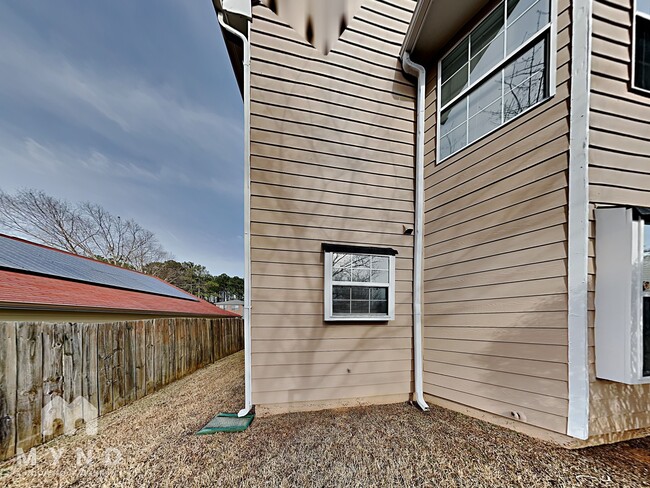Building Photo - 2395 Raven Cir