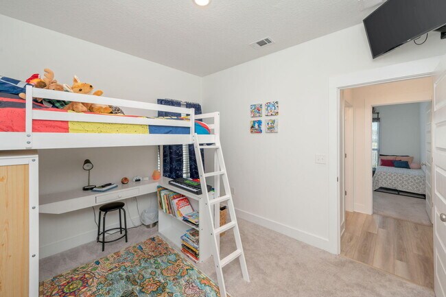 Building Photo - 165 Blooming Cv