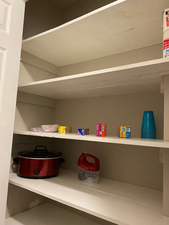 Building Photo - 1565 Pinebreeze Dr