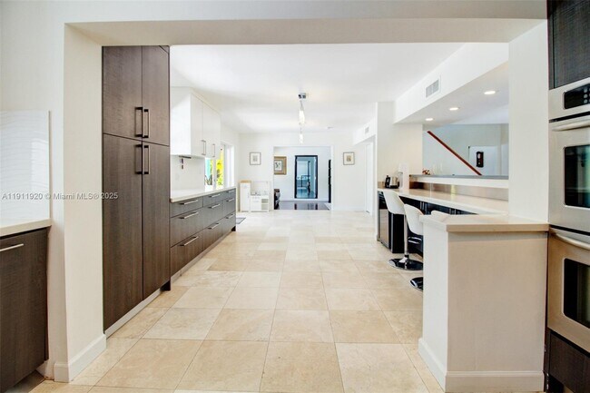 Building Photo - 6900 SW 104th St