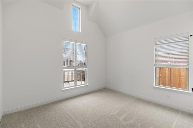 Building Photo - 1600 SW Montrose Ave