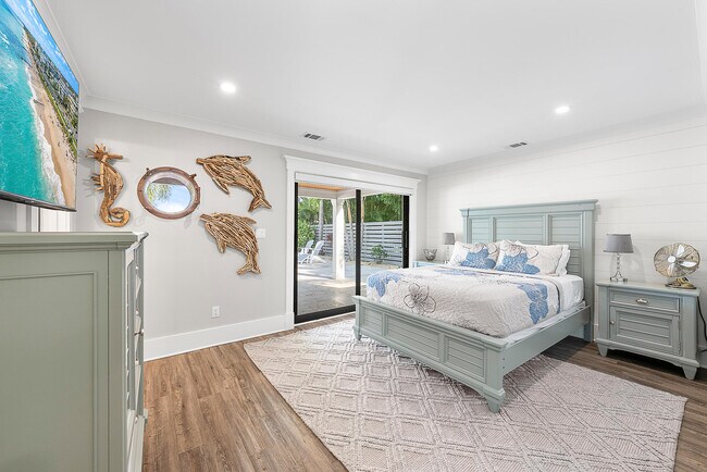 Building Photo - 355 Center St