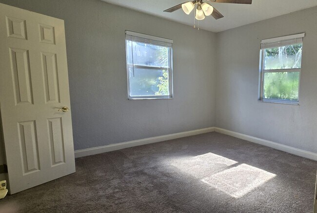 Building Photo - Glimpse Lake Minneola from the heart of do...